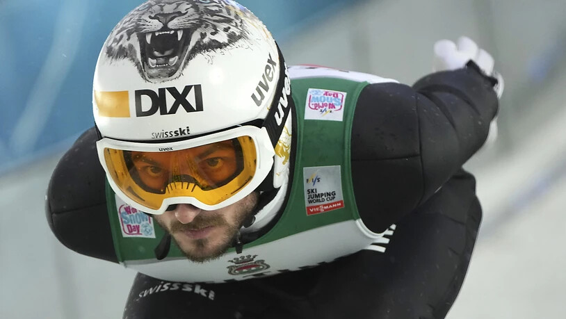 Killian Peier visiert die Absprungkante an.