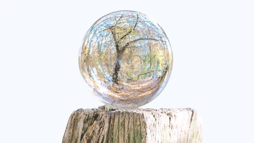 Blick in die Gla(ru)skugel: Die «Glarner Nachrichten» schauen bereits jetzt auf das laufende Jahr zurück.