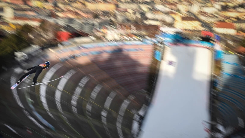 Der Flug in den leeren Kessel von Innsbruck.