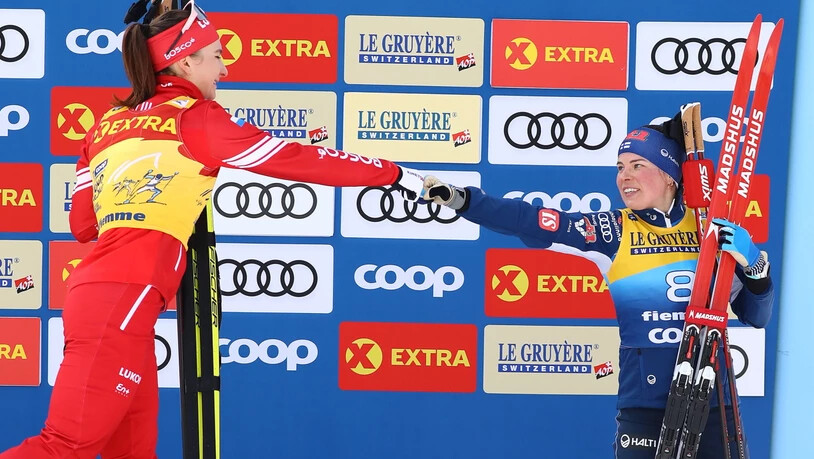 Natalia Neprjajewa (links) nimmt die Gratulationen entgegen.