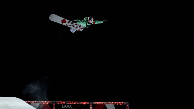 Auch im Dunkeln kann in Laax gesprungen werden.