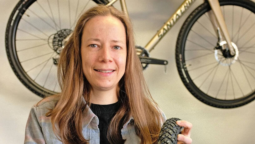Ein winterfestes Bike: Dominique Staub empfiehlt für das Velofahren im Winter Spikespneus und gibt weitere Ratschläge zur Sicherheit.