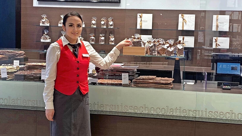 Schoggi-Job: Die 23-jährige Glarnerin Bianca Zurfluh führt in Berlin alle drei Filialen von Chocolatier Läderach. Was sie in der deutschen Bundeshauptstadt vermisst, sind allerdings die Kuhglocken. 