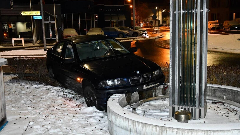 Beim Selbstunfall im Churer Kreisel auf der Kasernenstrasse/Rätusstrasse entstand Sachschaden, verletzt wurde niemand.