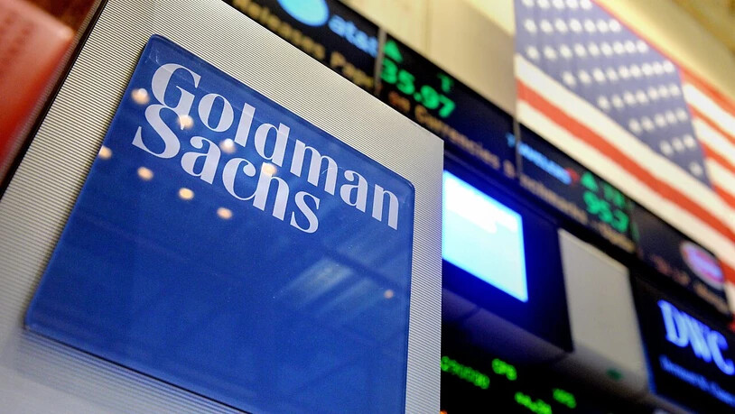 Die US-Investmentbank Goldman Sachs hat angesichts schwächerer Erlöse im Handelsgeschäft im vierten Quartal einen Gewinneinbruch erlitten. (Archivbild)