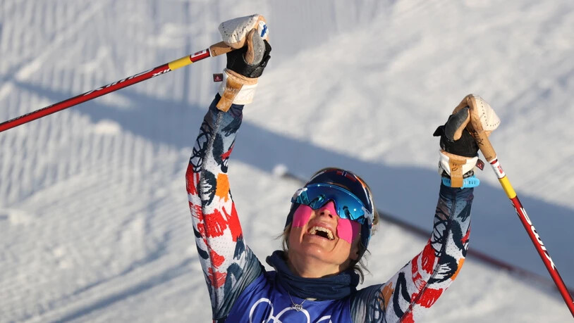 Der Jubel in der Kälte: Therese Johaug gewinnt erstmals als Einzelläuferin Gold an den Olympischen Spielen.