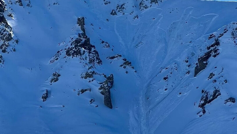 Am Samstag löste eine Tourengruppe eine Lawine aus. Ein Teilnehmer wurde von ihr erfasst und 400 Meter mitgerissen.