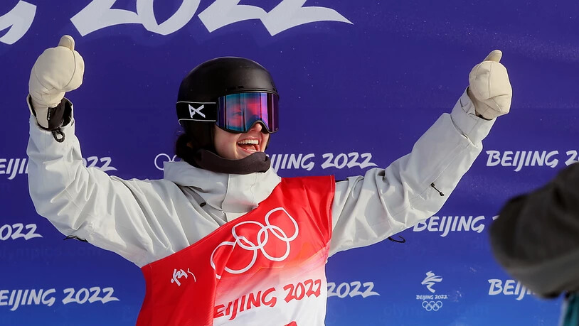 Berenice Wicki freut sich über ein olympisches Diplom