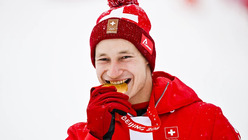 Marco Odermatt findet die Goldmedaille im Riesenslalom zum Anbeissen gut