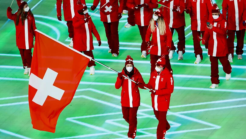 Zusammen mit Wendy Holdener trug Andres Ambühl an der Eröffnungsfeier die Schweizer Fahne ins Stadion