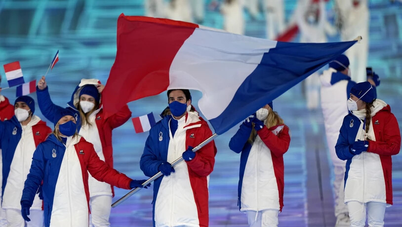 An der Eröffnungsfeier trug Kévin Rolland zusammen mit Tessa Worley die französische Fahne ins Stadion