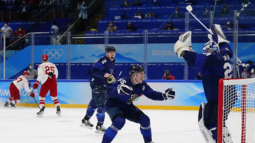 Der Schlusspfiff: Atte Ohtamaa (mitte) und Ville Pokka feiern mit Torhüter Harri Sateri