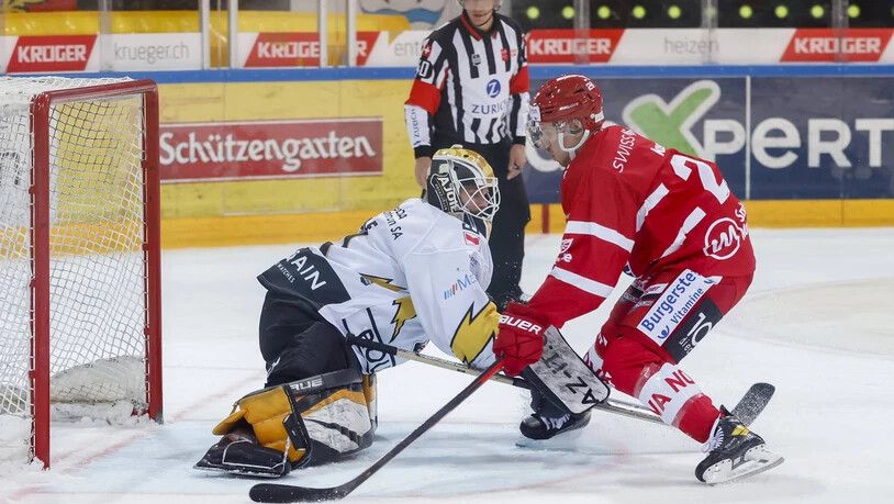 Das Tor des Abends: Kalle Kossila verlädt Tim Wolf und erzielt das 4:0. 