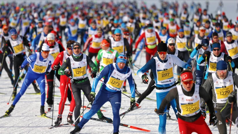 Die Athletinnen und Athleten am Engadin Skimarathon.