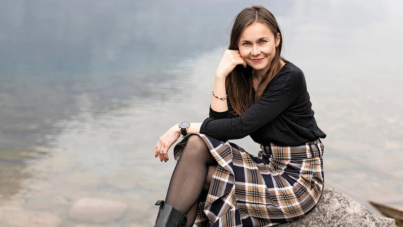 Nachdenklich am See: Hera Zimmermann gründet und leitet Firmen, arbeitet in der virtuellen Welt und liebt auch das echte Leben.