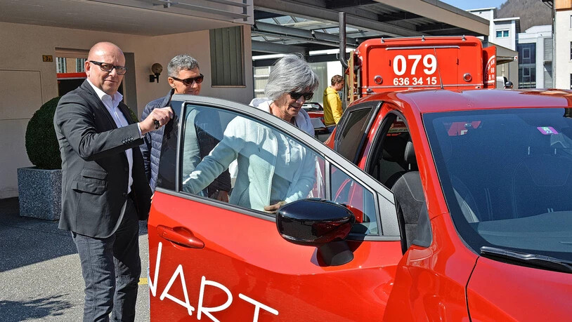 Der Türöffner: Garagist Maurizio Galluccio lädt zum Probesitzen ein. 