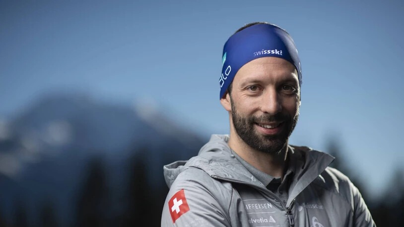 Kritischer Blick: Biathlet Serafin Wiestner muss über die Bücher. 