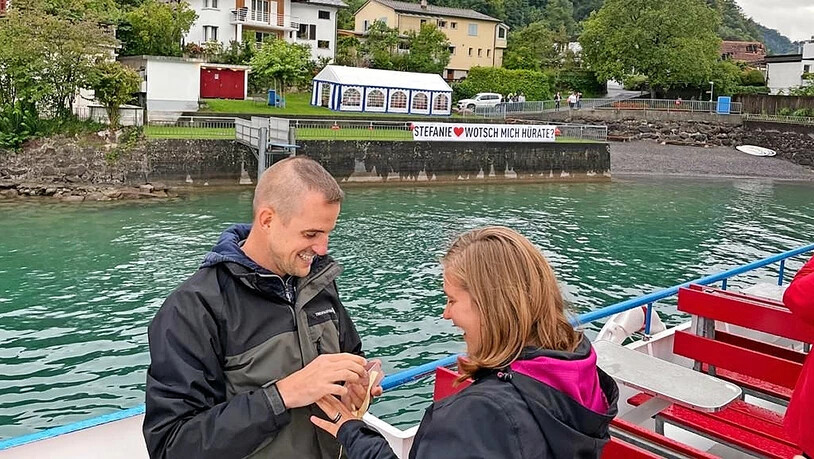 Ein Heiratsantrag vor Mühlehorn: Auch für Herzensangelegenheiten kann ein Walenseeschiff der passende Ort sein.