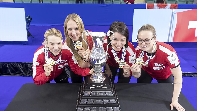 Skip Silvana Tirinzoni (links) und Alina Pätz (rechts) machen zusammen weiter, Melanie Barbezat (Zweite von links) und Esther Neuenschwander hören auf