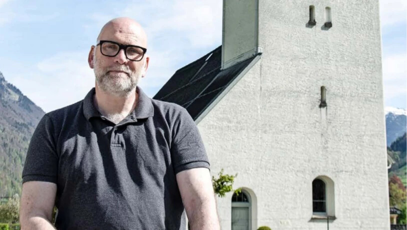 Lässt die Kirche Betschwanden hinter sich: Pfarrer Christoph Schneider wagt einen beruflichen und privaten Neustart im Kanton Bern – seine Nachfolgerin wird Pfarrerin Manja Pietzcker aus Dresden.