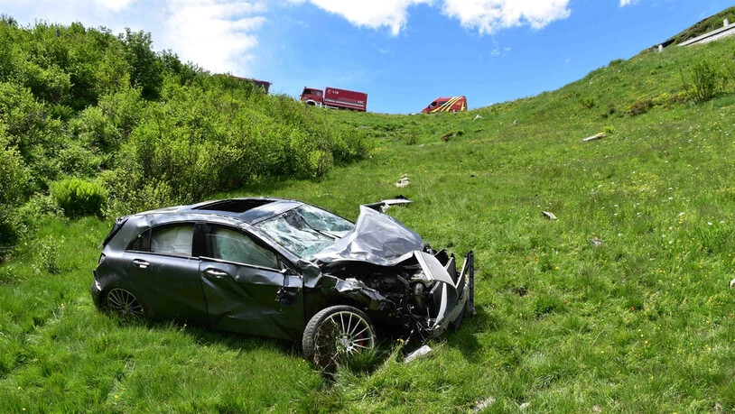 Nicht mehr fahrbar: Das Auto wurde bei dem Unfall total beschädigt.