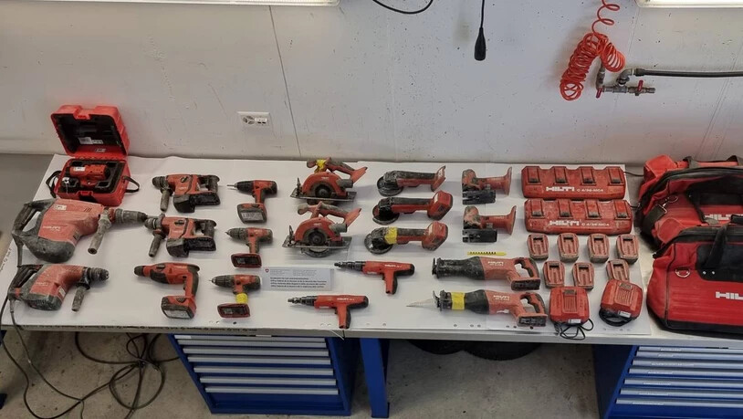 Sichergestellt in Campocologno: Wie aus den Ermittlungen hervorgeht, wurden diese Werkzeuge aus zwei Baustellen in St. Moritz gestohlen.