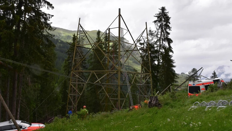 Unfallort: Beim Demontieren dieses Strommasts verunfallte ein 48-jähriger Monteur.