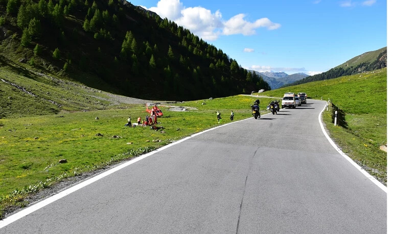 Unfallort: Die Kurve auf der Umbreilstrasse war recht übersichtlich. Dennoch kam der Töfffahrer von der Fahrbahn ab.