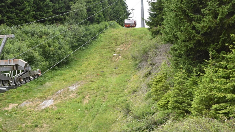 Stätzer Täli in Valbella: Während Arbeiten an Sesselliftmasten hat sich während der Fahrt ein Quad überschlagen.