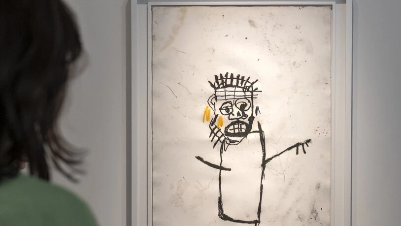 25 angebliche Werke des Künstler Jean-Michel Basquiat, die in einer Ausstellung in den USA gezeigt wurden, stehen unter dem Verdacht gefälscht zu sein. Im Bild ein Basquiat an einer Kunstshow in Basel im Jahr 2019. (Archivbild)