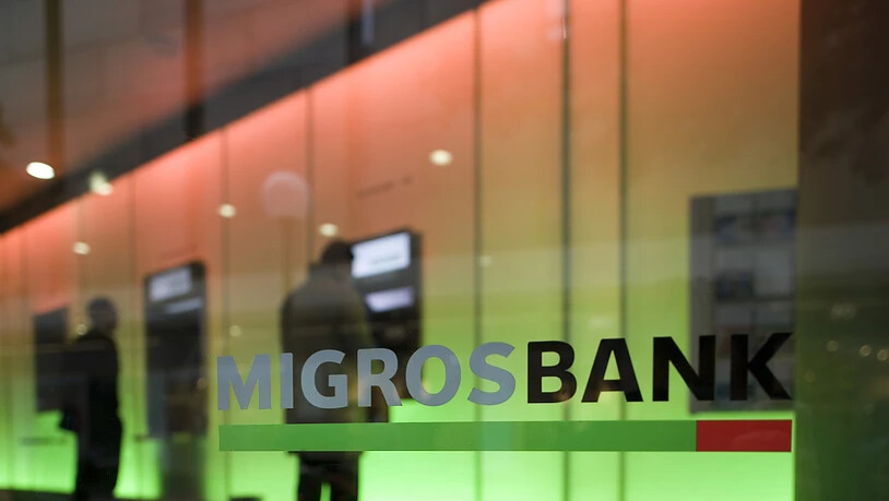 Die Migros startet nach dem Ende der Partnerschaft mit der Bank Cembra mit ihrer eigenen Cumulus-Kreditkarte. Sie wir von der Migros Bank herausgegeben.(Archivbild)