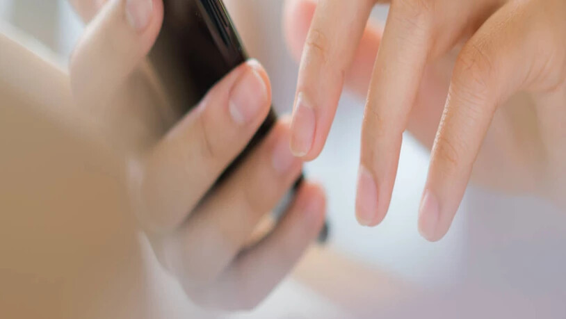 Schockanruf: Eine Person hat sich bei einem älteren Ehepaar als angebliche Mitarbeiterin einer Staatsanwaltschaft ausgegeben und das Ehepaar um mehrere Zehntausend Franken betrogen.