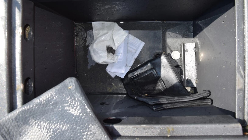 Aufgefundener Tresor: Alle vier in Silvaplana entwendeten Tresore wurden am Donnerstag am oder im Silvaplanersee gefunden.