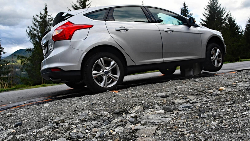 Aufgebockt: Das Fahrzeug erlitt beim Unfall Sachschaden.