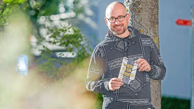 Verbindet geschickt Vergangenes mit Heutigem: In seiner Erzählung «Im Berg ist ein Leuchten» bedient sich Andri Perl eines wohltuend schlichten Erzähltons – und lässt dennoch eine mystische Atmosphäre entstehen.
