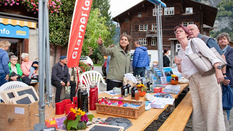Verschiedene Sorten: An zig Ständen gibt es Käse zu probieren und zu kaufen.