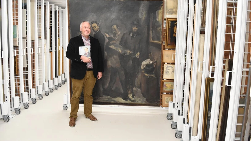 Biografische Annäherung: Mathias Jenny porträtiert Rudolph Hoesli-Wäch als Künstlerfreund, der hier auf einem Selbstbildnis des Malers Jakob Wäch um 1917 lesend zu sehen ist; aufgenommen im Sammlungsdepot des Glarner Kunstvereins.