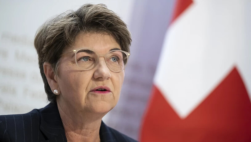 Verteidigungsministerin Viola Amherd hat eine externe Untersuchung eingeleitet, um die massive Kostenzunahme bei der Beschaffung eines Luftraum-Überwachungssytems für die Schweizer Armee zu klären. (Archivbild)