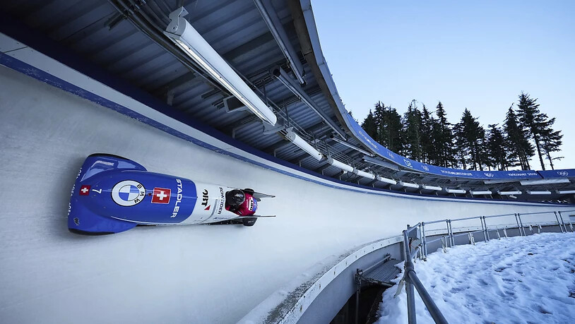 Michael Vogt und Sandro Michel erwischen diese Kurve perfekt.