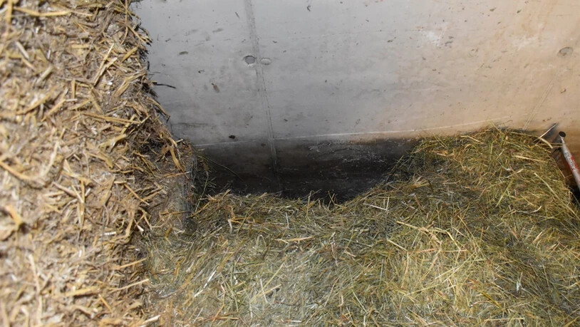 Die Unfallstelle: In dieser Spalte blieb der Verunfallte kopfüber stecken.