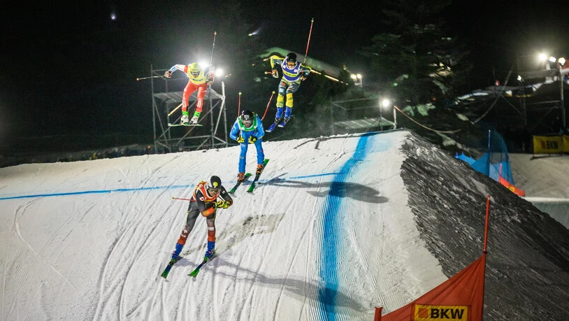 Grünes Licht bekommen: Der Ski Cross World Cup in Arosa kann wie geplant durchgeführt werden und die Athletinnen und Athleten können die Sprintstrecke bei Nacht unter die Ski nehmen.