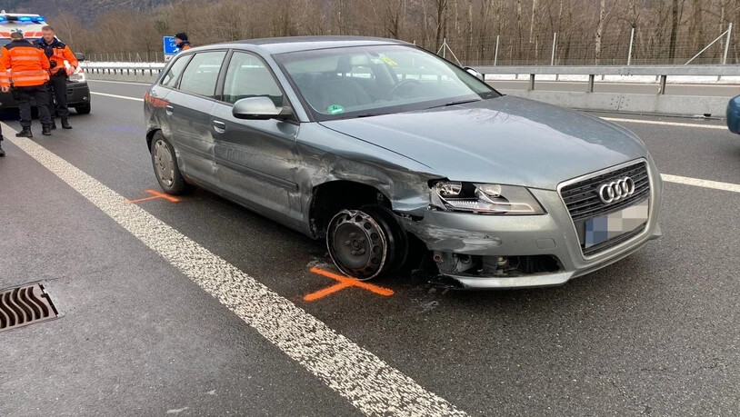 Auf der Autobahn A13 in Grono: Ein 72-Jähriger prallt innerhalb von mehreren hundert Metern mehrmals mit den links- und rechtsseitigen Leitplanken.

