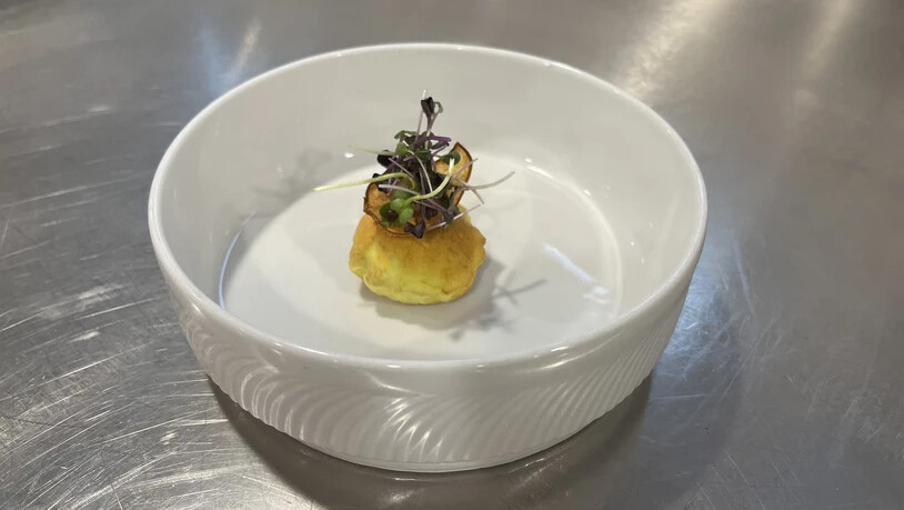 Umhüllt: Durch das Frittieren entsteht in der Kartoffel ein Hohlraum, der mit Zigerschaum gefüllt wird.