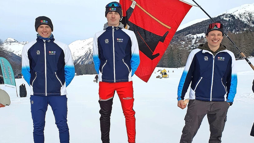 Halten die Glarner Fahne im Wallis hoch: Mario (von links), Yanick und Severin Bässler aus Elm belegen am Silvesterlauf die Plätze eins bis drei.