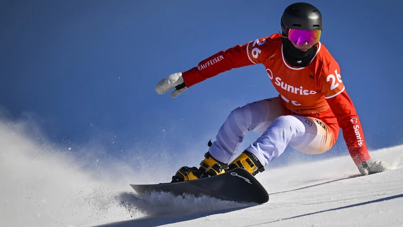 Voller Einsatz: Ladina Jenny fährt am Limit, sodass gar ihre linke Hand kurz in den Schnee greift.