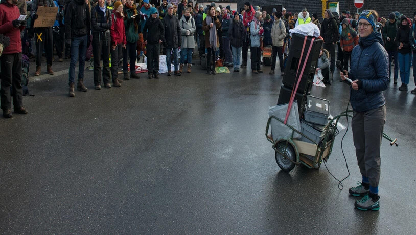 Treffpunkt: Laut Mitteilung waren am ersten Tag rund 300 Menschen bei der Wanderung dabei.