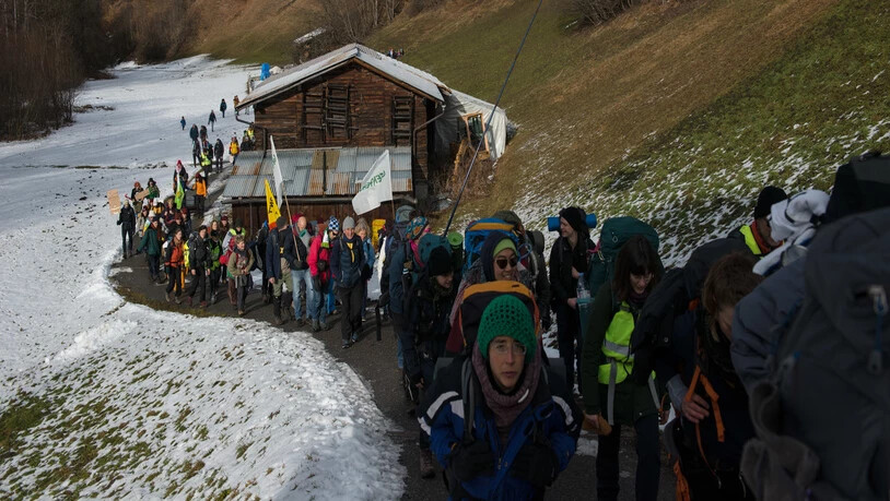 Von Küblis nach Davos: Laut Mitteilung sind am ersten Tag rund 300 Menschen bei der Wanderung dabei.