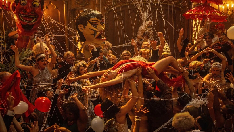 Orgiastisch: Der Film «Babylon» wartet mit schrillen Szenen, fetziger Musik und schrägen Charakteren auf.