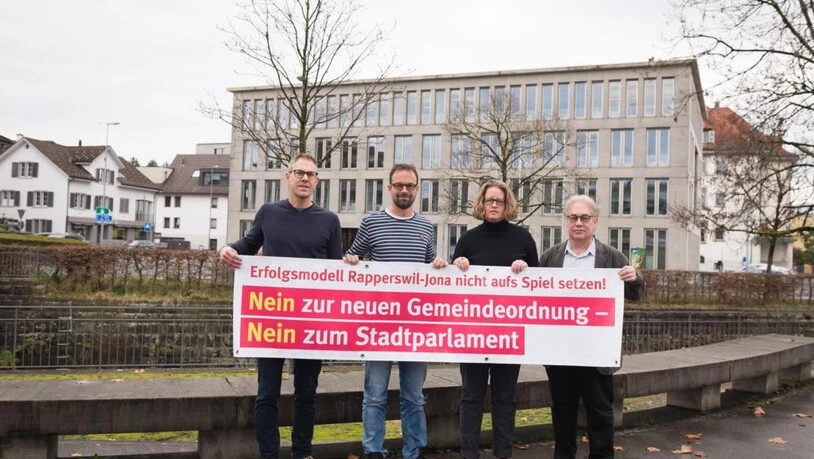 Gegen das Parlament: Joe Kunz, Robert Hegner, Franziska Kohler und Martin Casal vom Nein-Komitee