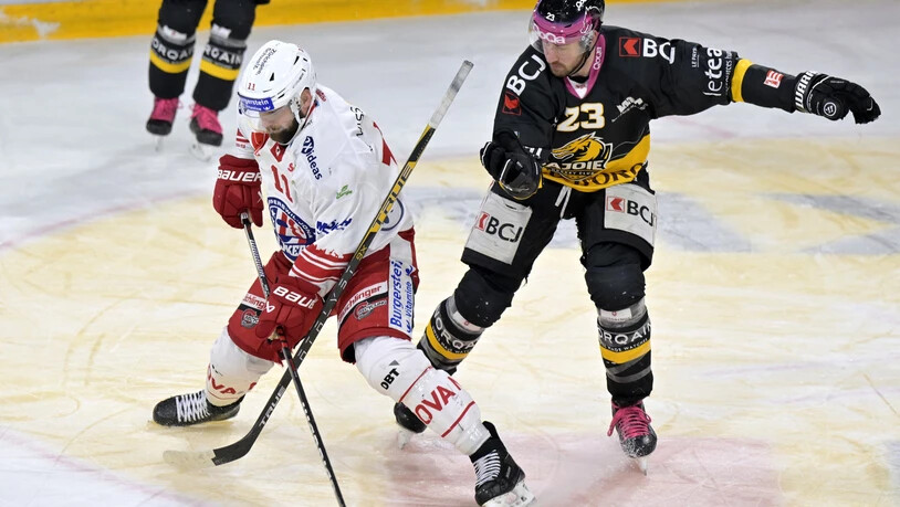 Ohne Spielgerät: Frédérik Gauthier verliert im Zweikampf mit Lakers-Verteidiger Fabian Maier seinen Stock.